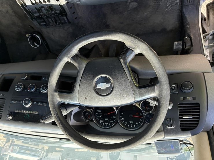 2011-chevrolet-silverado-2500-image-15