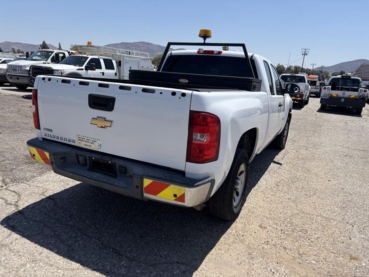2011-chevrolet-1500-image-3