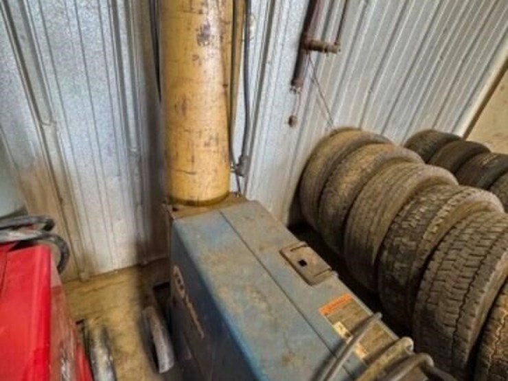 miller-millermatic-210-mig-welder,-on-wheels-image-1
