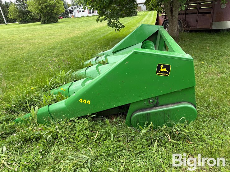 john-deere-444-image-8