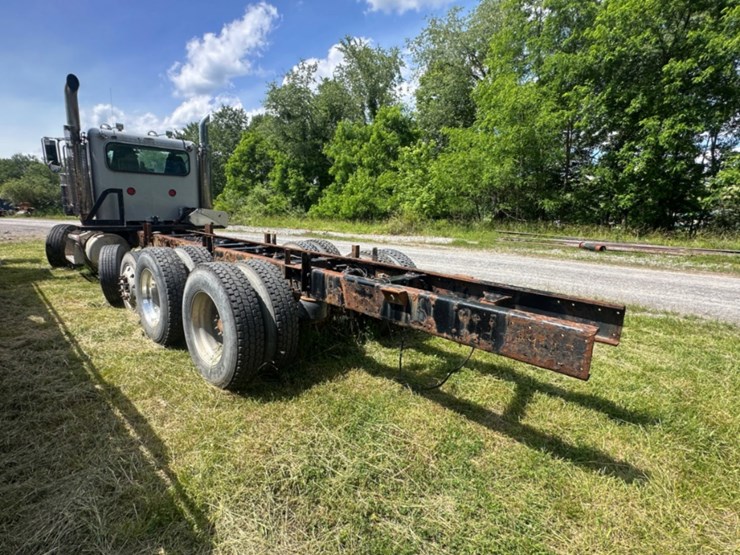 2012-peterbilt-388-image-6