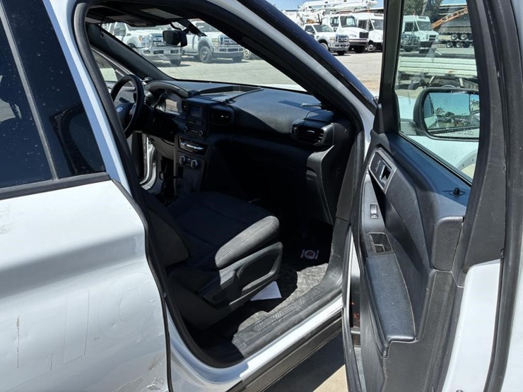 2020-ford-explorer-image-16