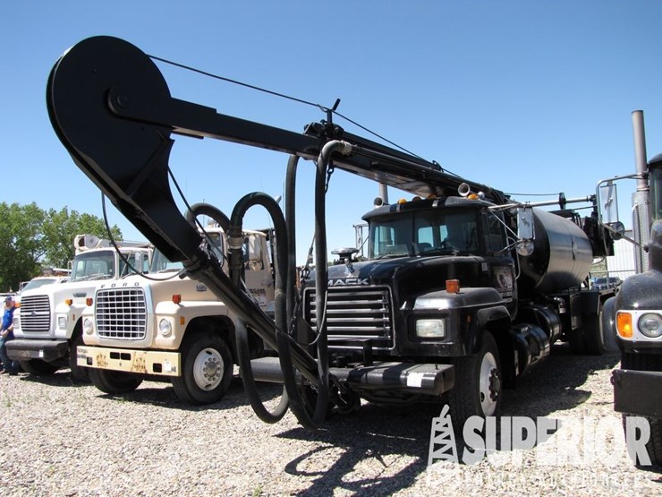 2002-mack-rd688s-image-1