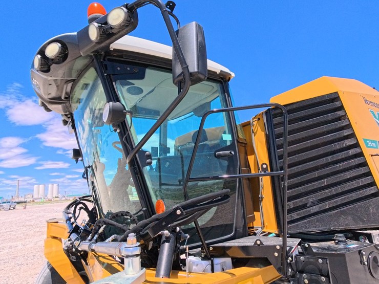 #1027-•-2020-vermeer-zr5-self-propelled-baler-image-25