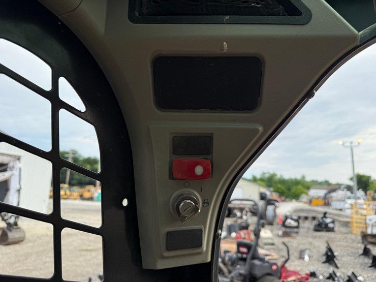 2018-caterpillar-249d-image-24
