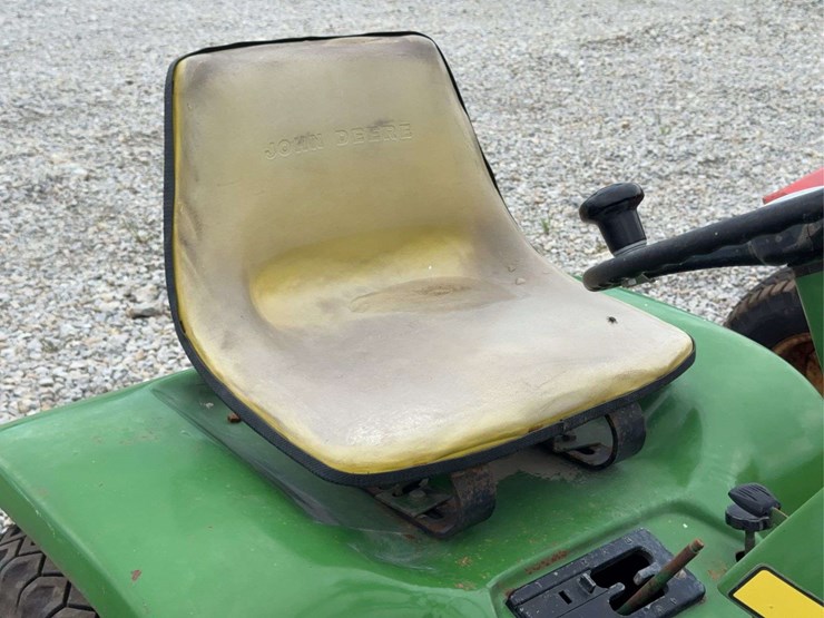 john-deere-110-image-16