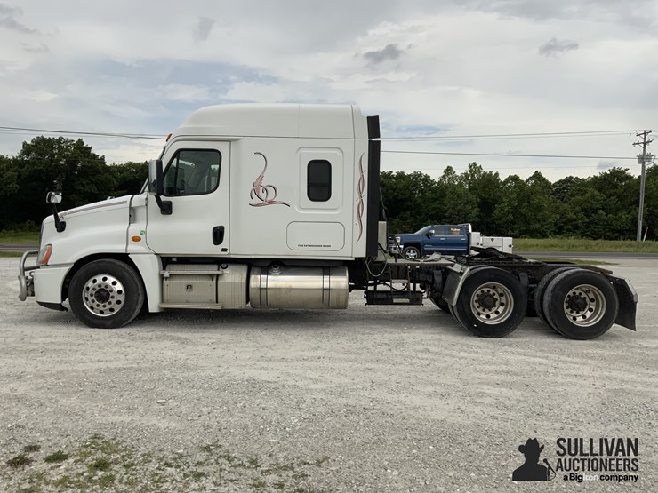 2018-freightliner-cascadia-125slp-t/a-6x4-sleeper-truck-tractor-image-8