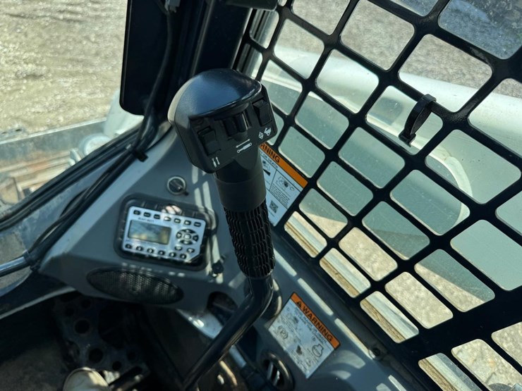 2023-bobcat-t770-image-29