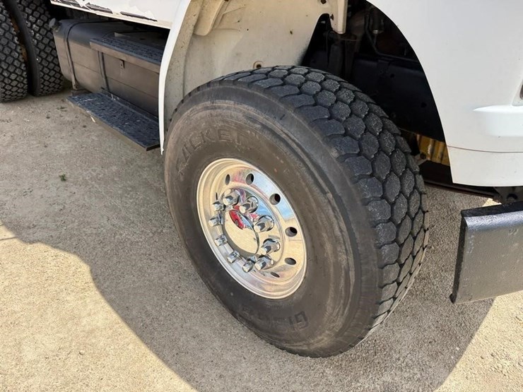 2002-freightliner-fl80-image-4