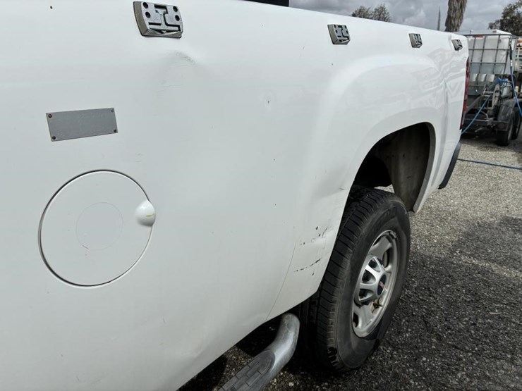2012-gmc-sierra-2500-image-5