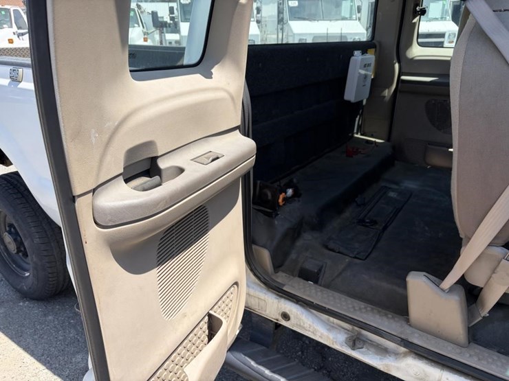 2004-ford-f350-image-11