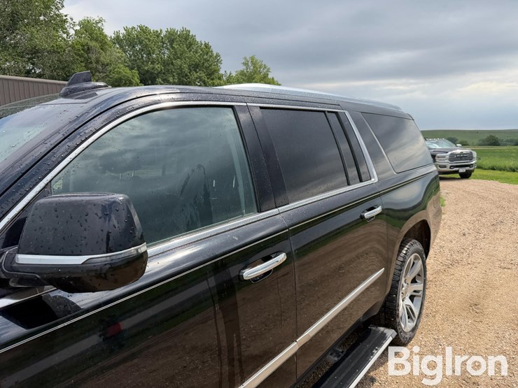 2020-cadillac-escalade-image-12