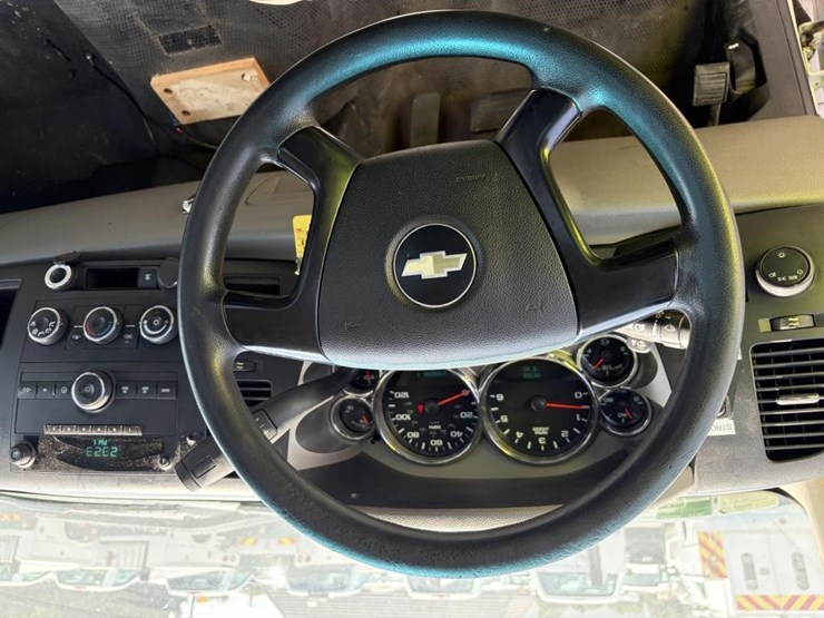 2011-chevrolet-2500hd-image-11