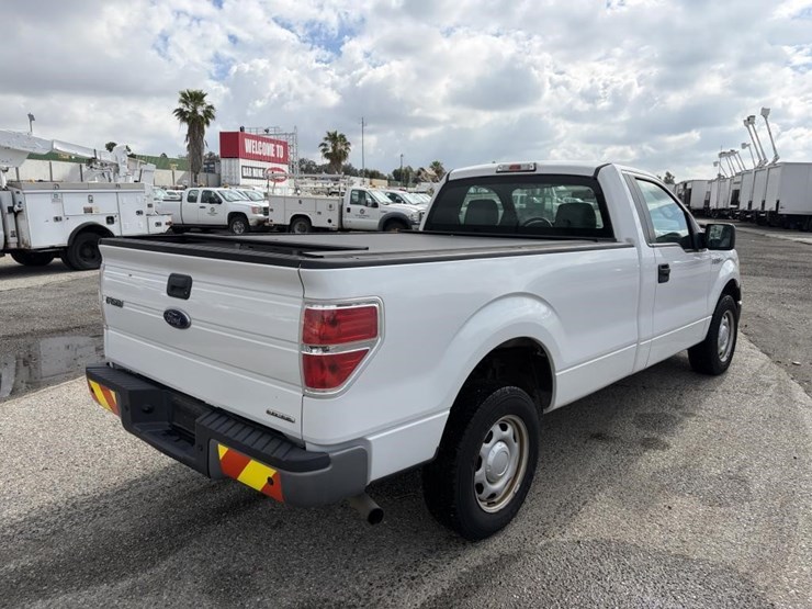 2013-ford-f150-xl-image-3