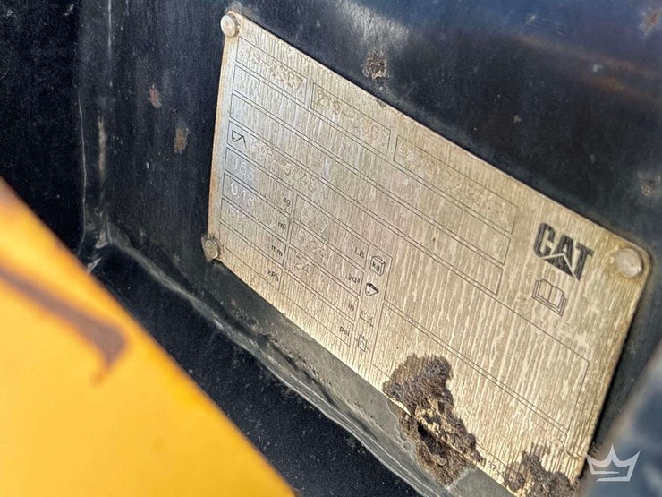 2015-caterpillar-416f-image-16