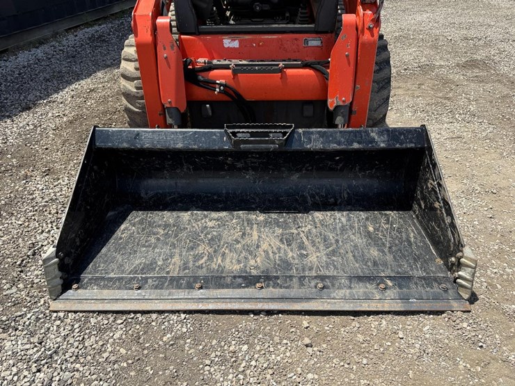 2016-kubota-ssv75-image-9