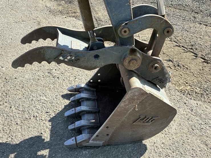 2005-deere-35d-image-8