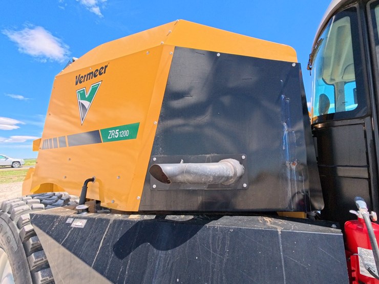 #1027-•-2020-vermeer-zr5-self-propelled-baler-image-75