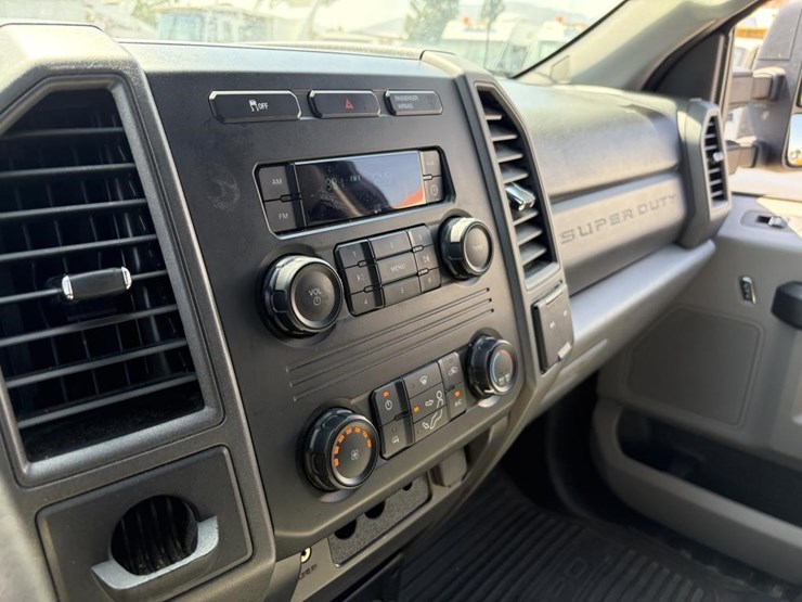 2017-ford-f250-xl-image-16