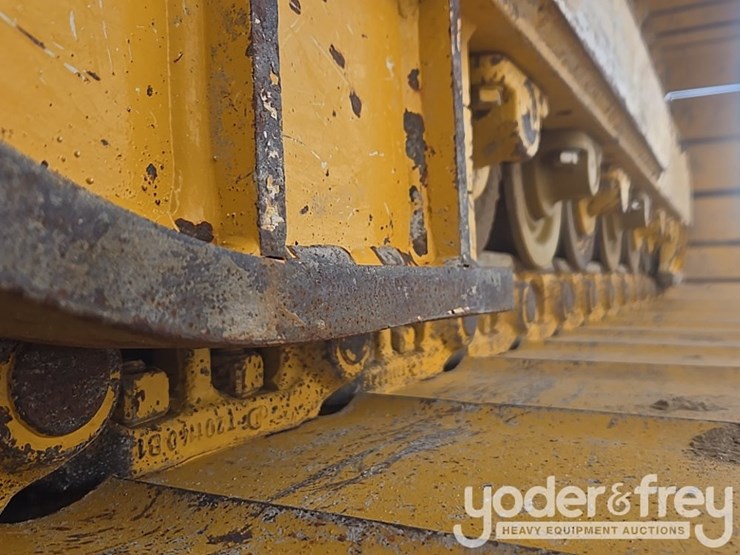 2023-deere-650k-lgp-image-12