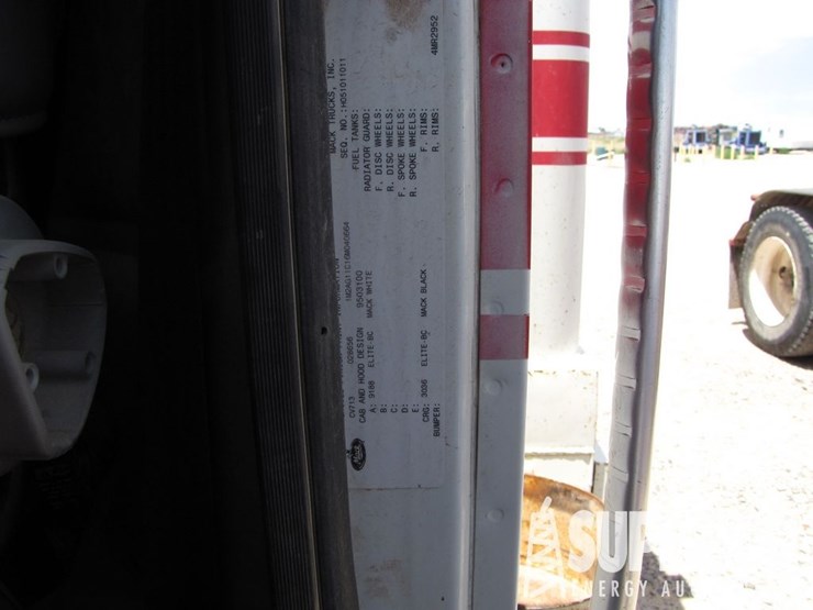 (x)-(6-11)-2006-mack-cu713-hot-oil-truck,-vin-1m2a...-image-4