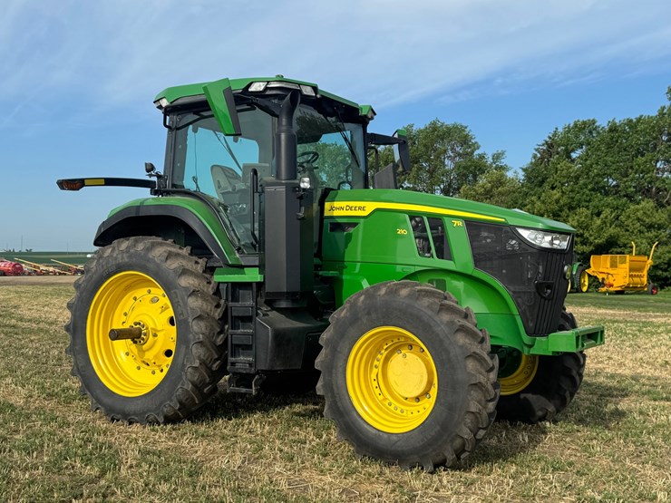 2023-john-deere-7r-210-image-11