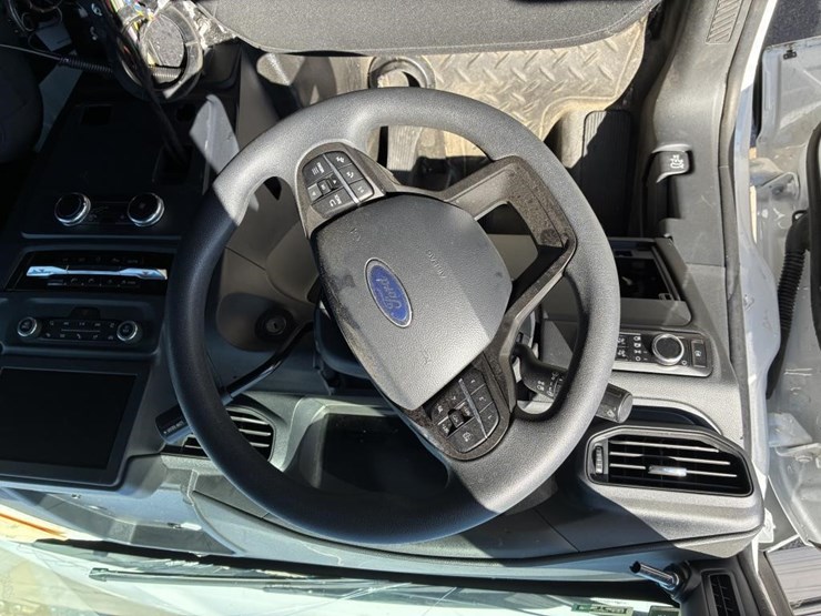 2025-ford-explorer-image-18