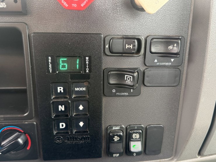 2012-peterbilt-337-image-11