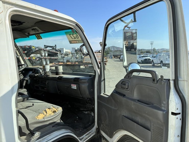 2005-isuzu-nqr-image-8