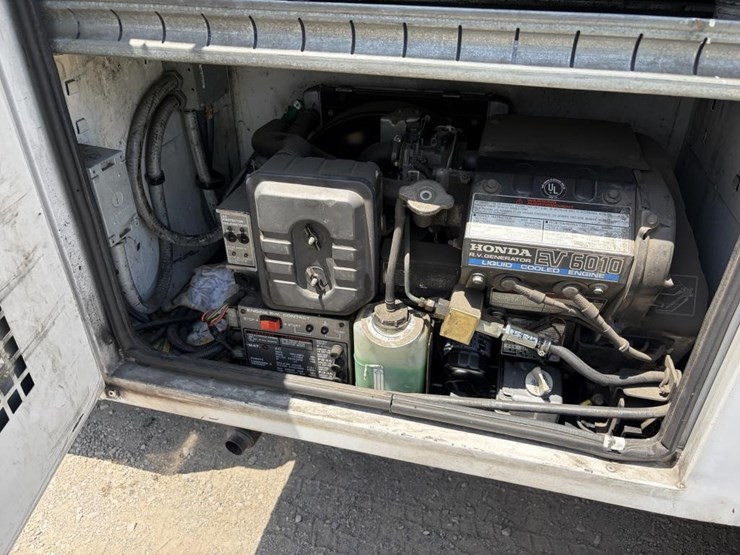 2008-ford-f550-image-21