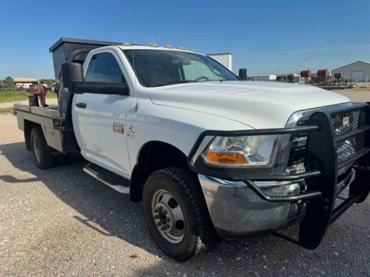 2010-dodge-ram-3500-image-3