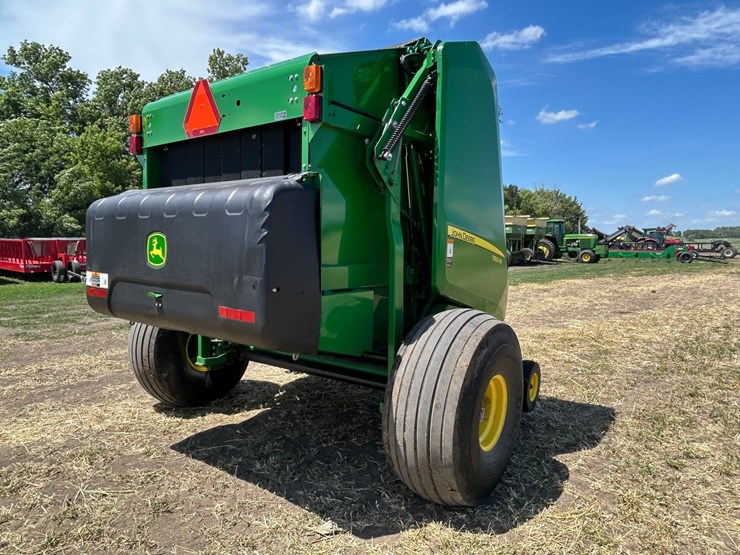 john-deere-560m-image-6