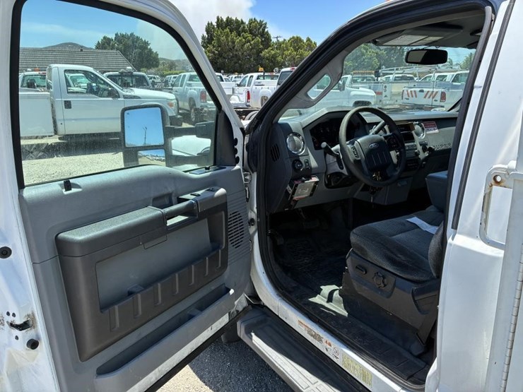 2011-ford-f550-image-15