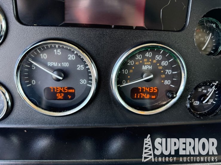 2013-peterbilt-337-image-16
