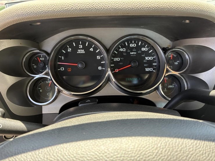 2011-chevrolet-silverado-2500-image-17