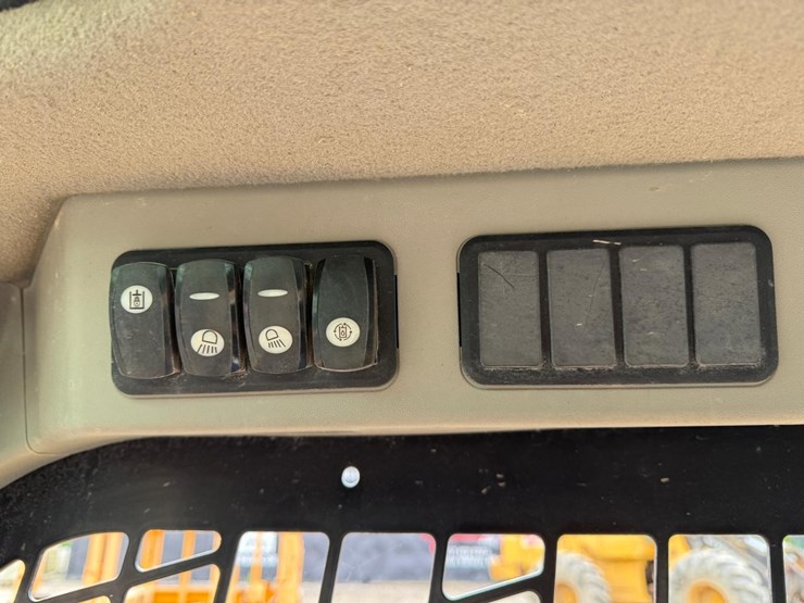 2018-caterpillar-249d-image-22
