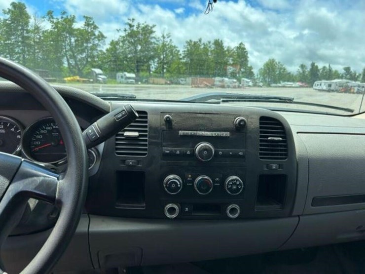2010-gmc-2500hd-image-12