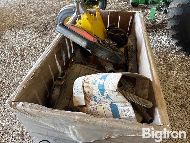 john-deere-pneumatic-planter-boxes-&-blower-motor-image-5