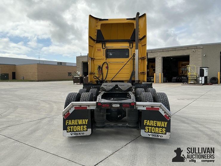 2015-volvo-vnl64t300-image-6