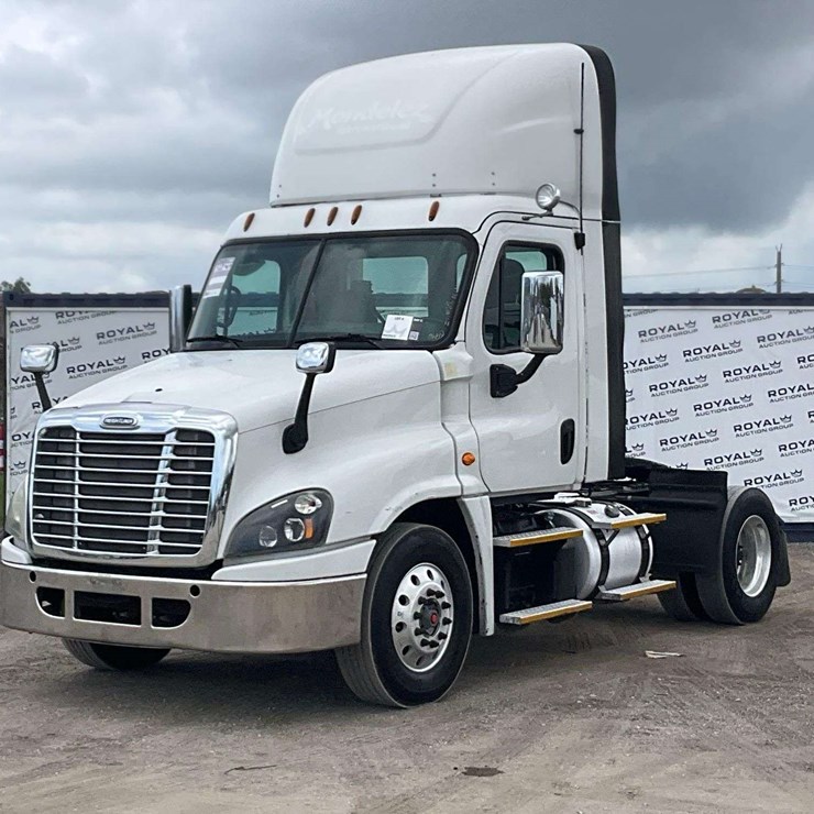 2017 FREIGHTLINER CASCADIA 125