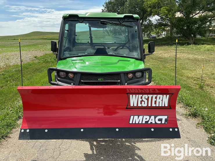 2019-john-deere-gator-image-2