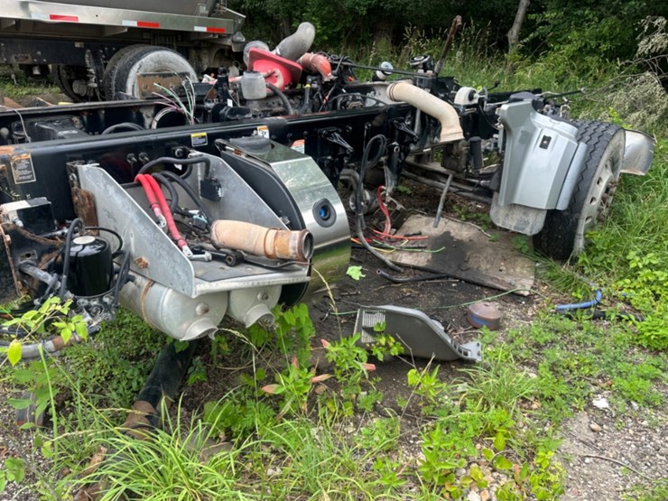 2019-peterbilt-567-image-6