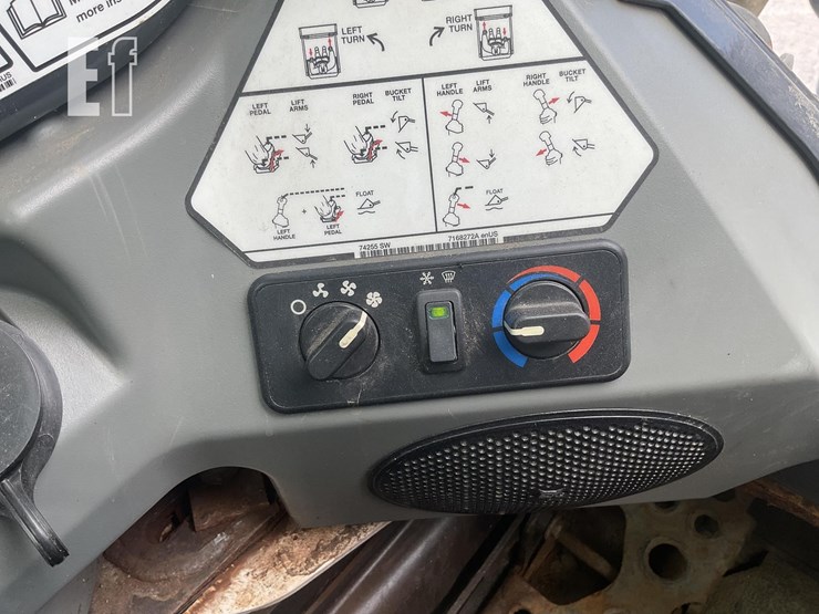 2016-bobcat-t750-image-16