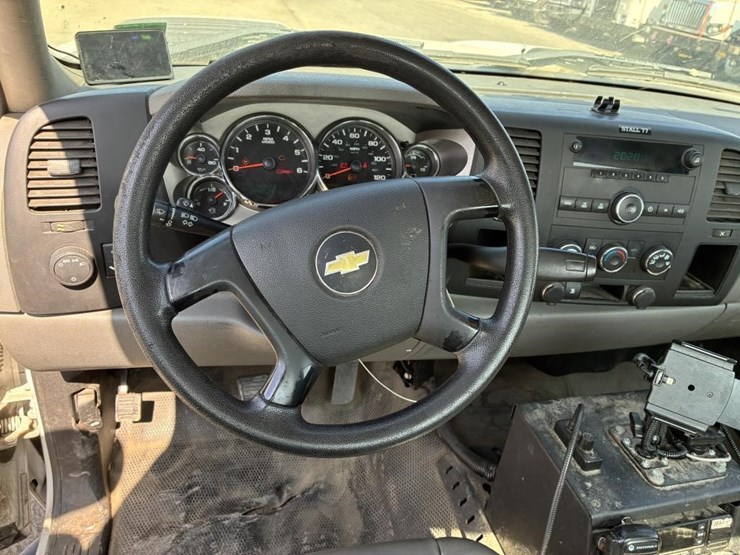 2011-chevrolet-silverado-2500-image-14