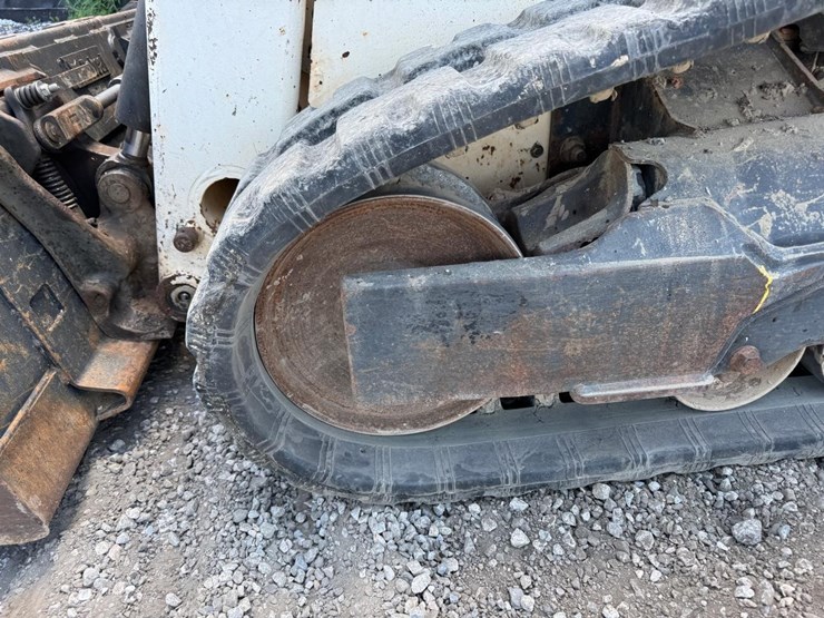2021-bobcat-t64-image-14