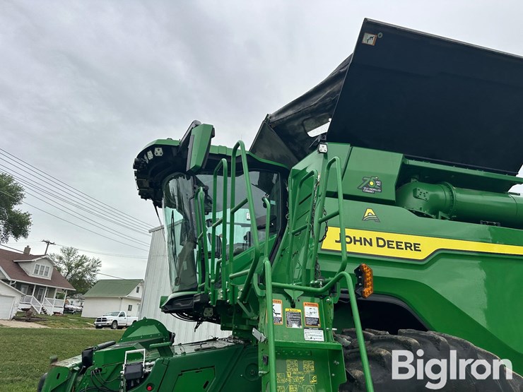 2022-john-deere-x9-1000-image-10