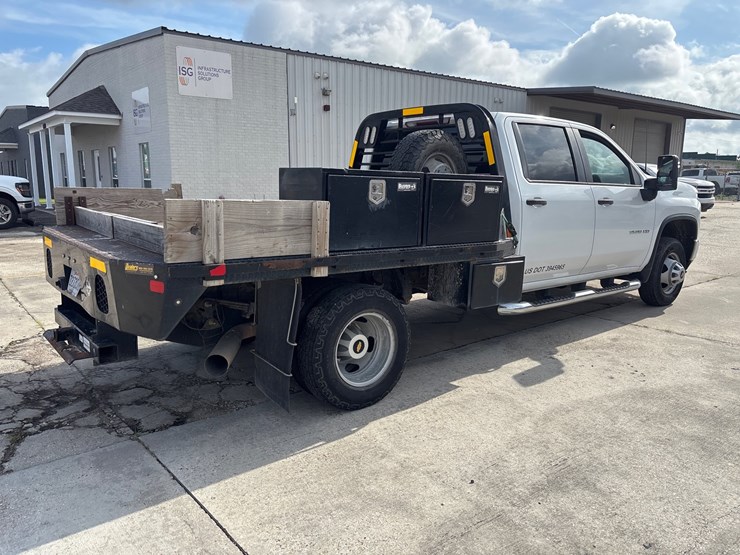 2021-chevrolet-silverado-3500-image-3