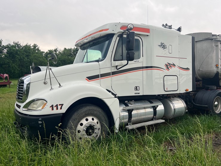 #2033-•-freightliner-image-1
