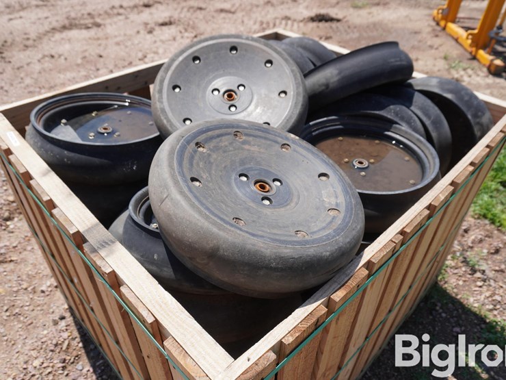 case-ih-gauge-wheels-image-7