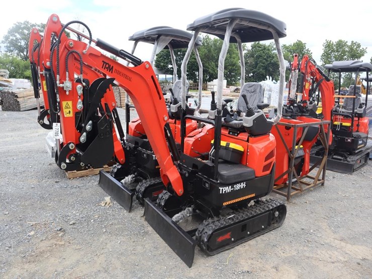 tpm-18hh-mini-excavator-image-1